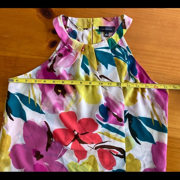 Woman’s sleeveless top by the Limited is size S - Picture 8 of 10